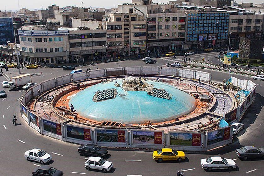 میدان و خیابان انقلاب تهران
