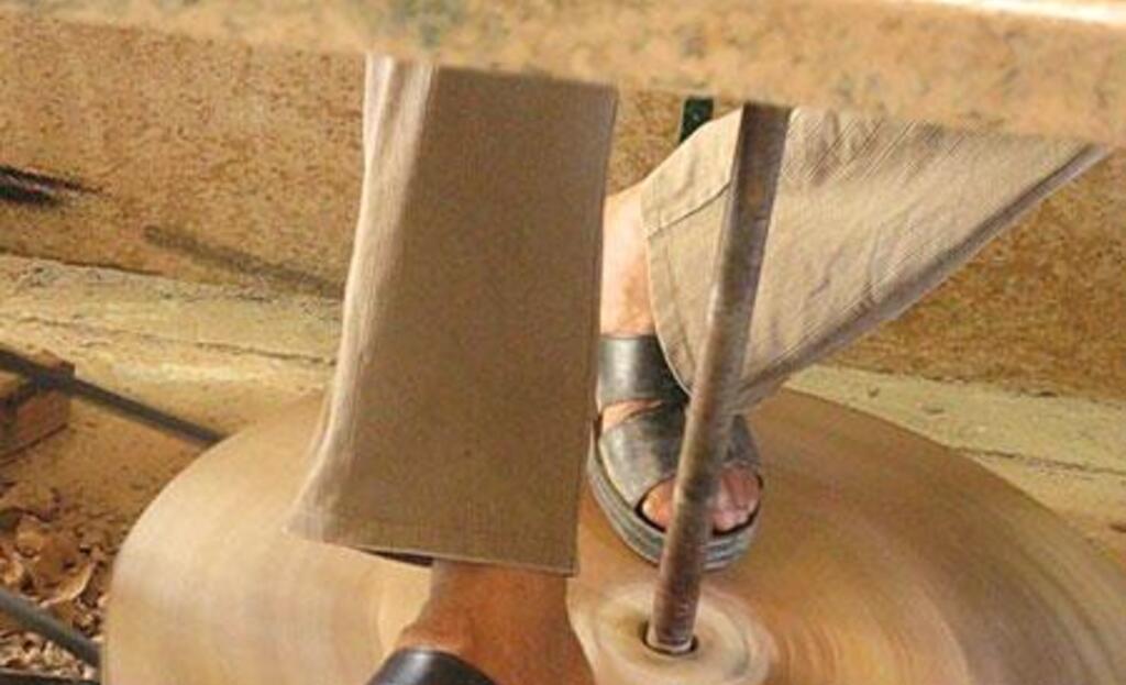 چرخ سفالگری پایی